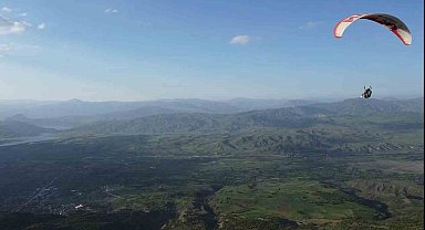 Akıncılar'da yamaç paraşütü uçuşları başladı