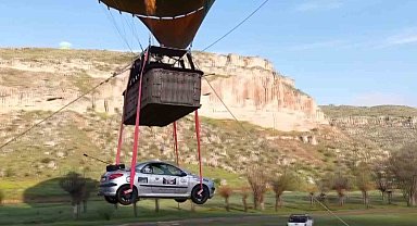 Aksaray'da balonla otomobil uçurdular