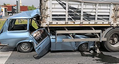 Aksaray'da otomobil tırın altına girdi: 1 ağır yaralı