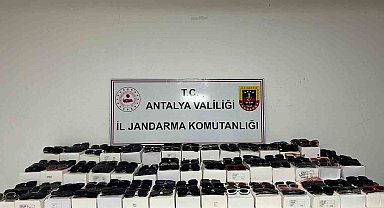 Aksu'da araçta bin 500 adet kaçak güneş gözlüğü çıktı