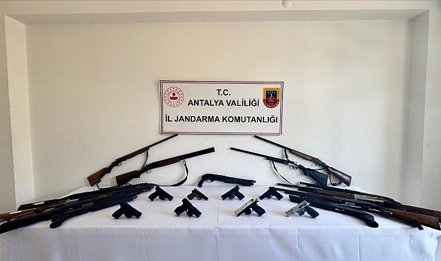Alanya'da çok miktarda silah ve mühimmat ele geçirildi