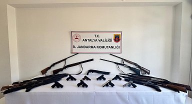 Alanya'da çok miktarda silah ve mühimmat ele geçirildi