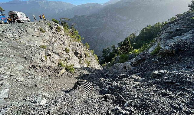 Alanya'da otomobil uçuruma yuvarlandı : 1 ölü