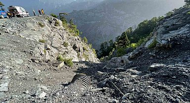 Alanya'da otomobil uçuruma yuvarlandı : 1 ölü
