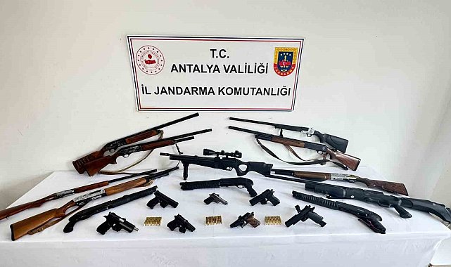 Alanya'da silah kaçakçılarına eş zamanlı operasyon