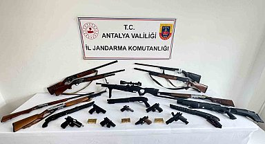 Alanya'da silah kaçakçılarına eş zamanlı operasyon
