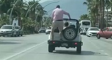 Alanya'da üstü açık araçla trafiği tehlikeye attılar