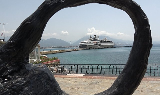 Alanya'ya kruvaziyerle 187 turist geldi