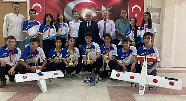 Alaşehir Anadolu İmam Hatip Lisesi'nden hava sporlarında büyük başarı