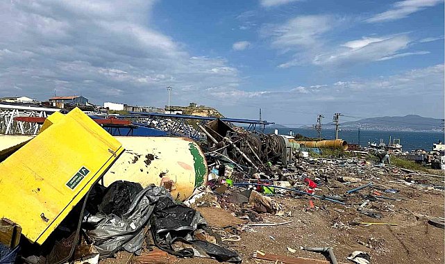 Aliağa'da 15 bin ton tehlikeli atık etrafa saçılmış