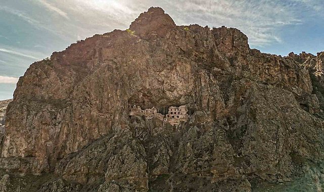 Alicin Manastırı, Sümela Manastırı ile olan benzerliğiyle dikkat çekiyor