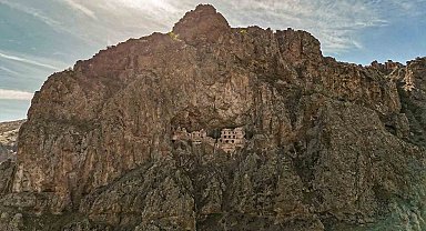 Alicin Manastırı, Sümela Manastırı ile olan benzerliğiyle dikkat çekiyor