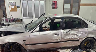 Alkollü sürücü camiye daldı: 1 yaralı