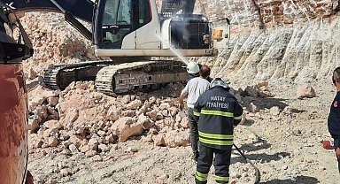 Altınözü'nde iş makinesi yangını