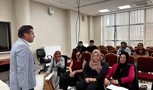 Altıntaş'ta Ebeveyn Okulu kursları