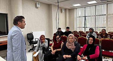 Altıntaş'ta Ebeveyn Okulu kursları