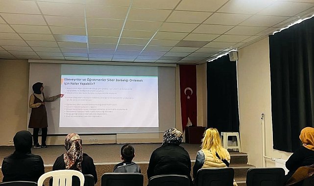 Altıntaş'ta okul aile birliği üyelerine seminer