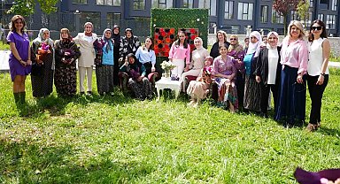 Alzheimer Merkezindeki anneler unutulmadı