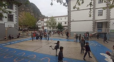 Amasya'da deprem sonrası iki ilçede eğitime ara verildi