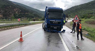 Amasya'da kontrolden çıkan tır karşı şeride geçti: 1 yaralı