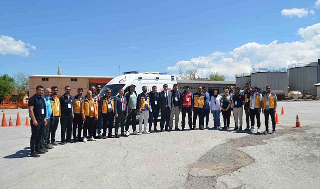 Ambulans sürücülerine güvenli sürüş eğitimi