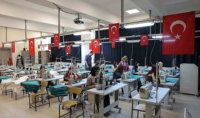 Ameliyathanelerin tekstil ürünleri üniversite öğrencilerinin elinden çıkıyor
