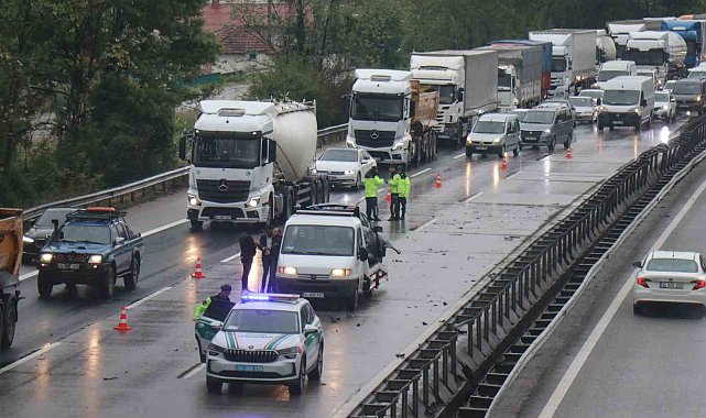 Anadolu Otoyolu Sakarya geçişinde 4 saatte 7 ayrı kaza meydana geldi