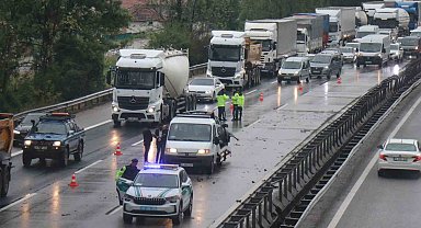 Anadolu Otoyolu'nda yağmur ile kazalar peş peşe geldi: Her iki istikamette de trafik aksadı