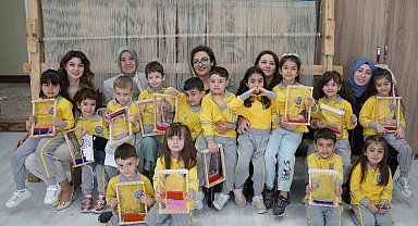 Anaokulu öğrencileri halı tezgahıyla tanıştı