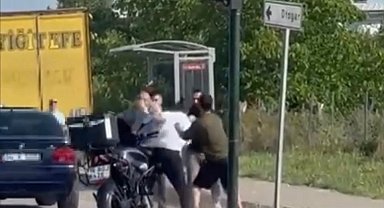 Anayol boks ringine döndü... Trafik durdu yumruklar havada uçuştu