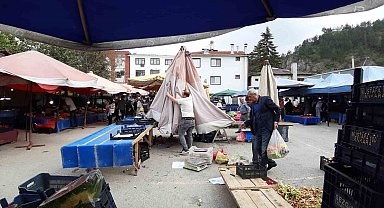 Aniden bastıran fırtına hayatı olumsuz etkiledi