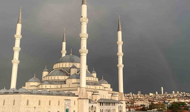 Ankara semaları gökkuşağı ile renklendi