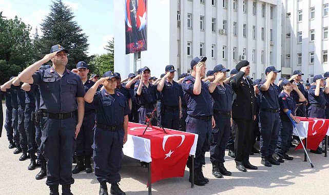 Ankara'da 52 özel gereksinimli genç ettikleri yeminle bir günlüğüne asker oldu