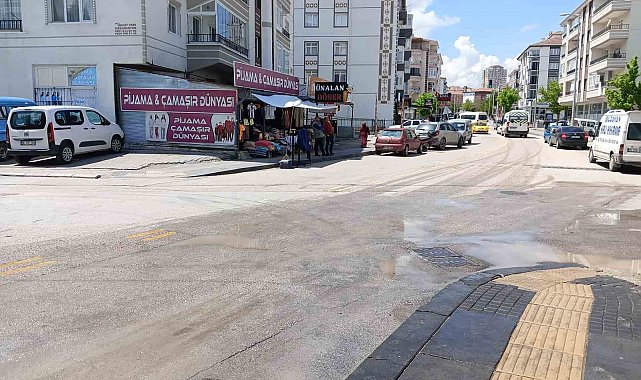 Ankara'da iki otomobil çarpıştı: 3'ü ağır 9 yaralı