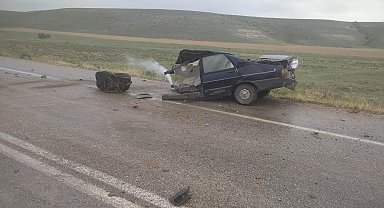 Ankara'da karşı yönlerde seyreden tırla otomobil çarpıştı: 1 ölü