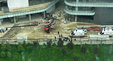 Ankara'da kule vinç devrildi: 3 yaralı