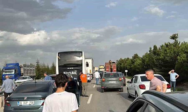 Ankara'da seyir halindeki tır devrildi: 1 yaralı