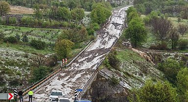 Ankara'da yoğun yağış çeşitli ilçelerde yaşamı olumsuz etkiliyor