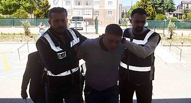 Anne cinayetinde acı gerçek: Tartıştığı oğlunu kapısına gelen polise şikayet etmedi, 1 dakika sonra canından oldu