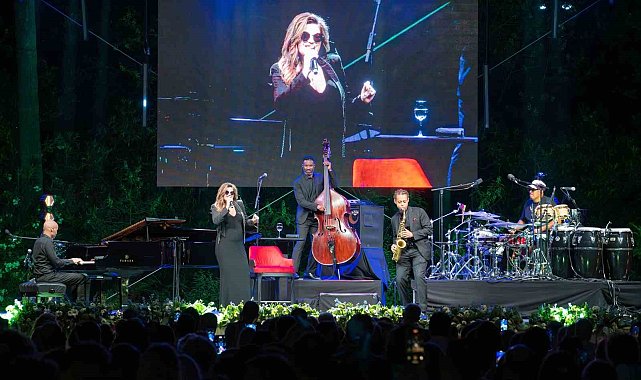 Anne olmaya hazırlanan Melody Gardot Antalyalı müzikseverlerle buluştu