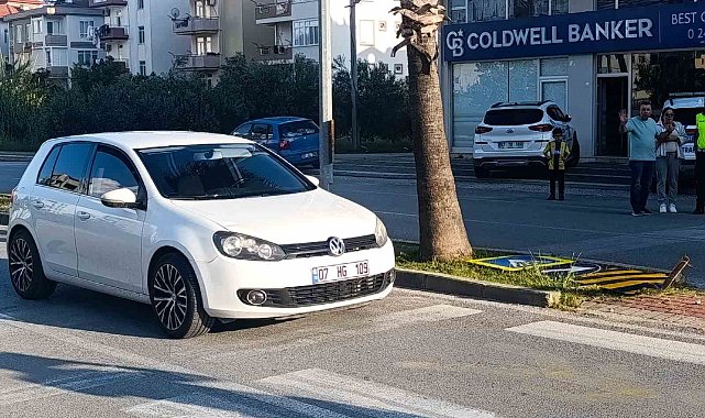 Annesinin elinden yola fırlayan 4 yaşındaki çocuğa otomobil çarptı