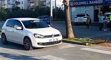 Annesinin elinden yola fırlayan 4 yaşındaki çocuğa otomobil çarptı