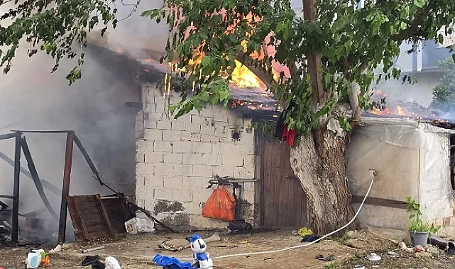 Antalya Kumluca'da sera evinde yangın