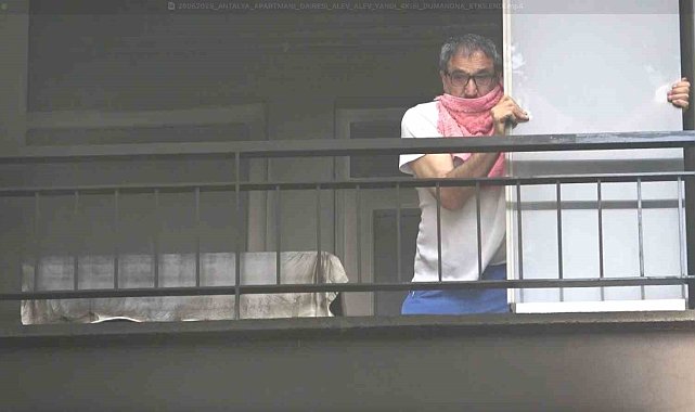 Antalya'da 15 katlı apartmanda çıkan yangında adeta can pazarı yaşandı