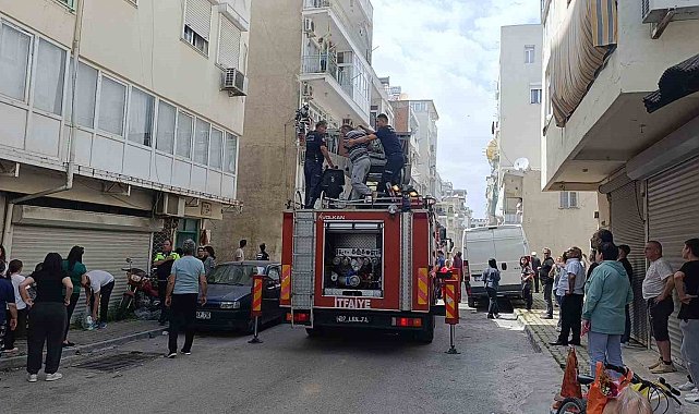 Antalya'da 4 katlı binada yangın paniği: Mahsur kalanları itfaiye kurtardı