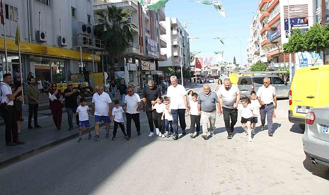 Antalya'da 7 dede, 7 torunuyla birlikte teknolojiye karşı yarıştı