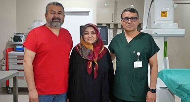 Antalya'da diz kireçlenmesine çift aşamalı tedavi: Yürüyemeyen hasta ayağa kalktı