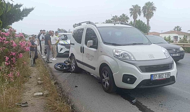Antalya'da emniyet şeridinde duran araca motosiklet çarptı: 1 ağır yaralı
