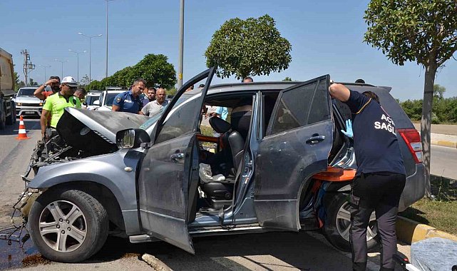 Antalya'da iş makinesi ile çarpışan otomobildeki sürücü ve eşi yaralandı
