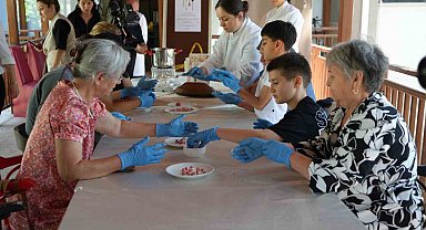 Antalya'da nineden toruna miras: Gülüklü çorbası buluşması